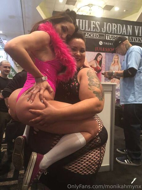 Monikamynx69 pornstar pretty pics