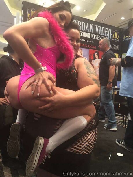 Monikamynx69 hd star picture