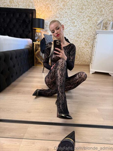 Blonde Admin nude star galleries