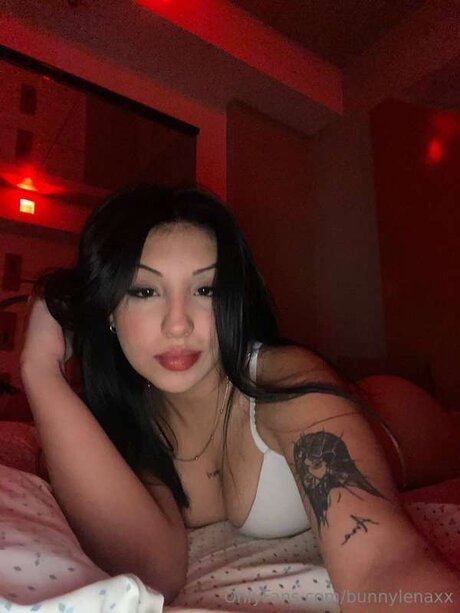 Its Emilyy model erotic photo