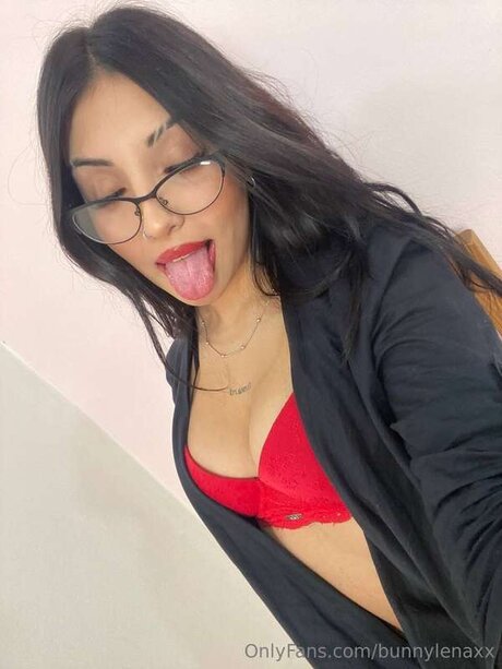 Its Emilyy sexy model photo