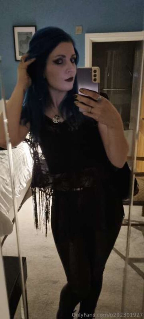 U292301927 xxx pornstar photo