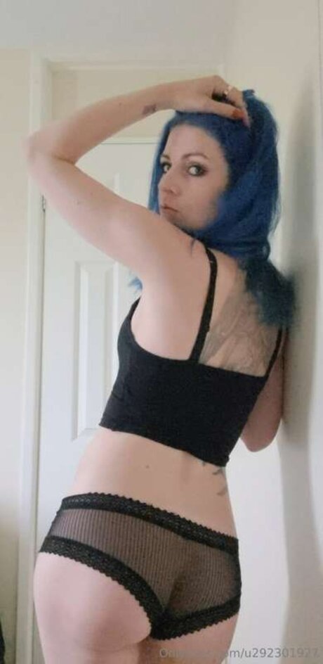 U292301927 model pretty image