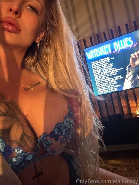 Elaina Sky hot star img