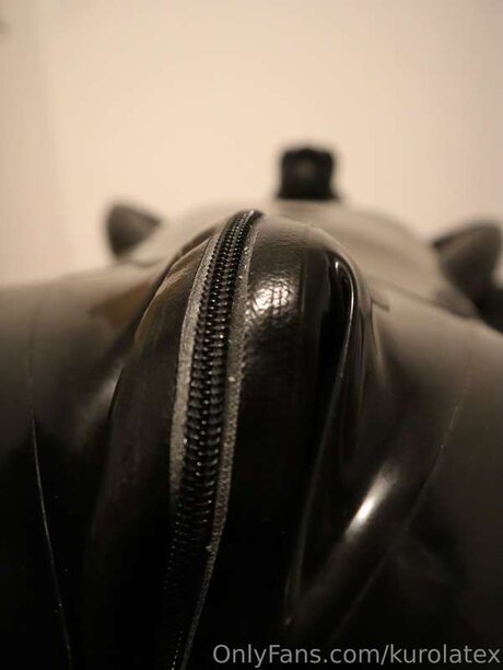 Kurolatex model art gallery