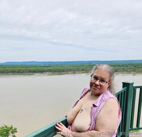 Synchronicityimab sexy model picture