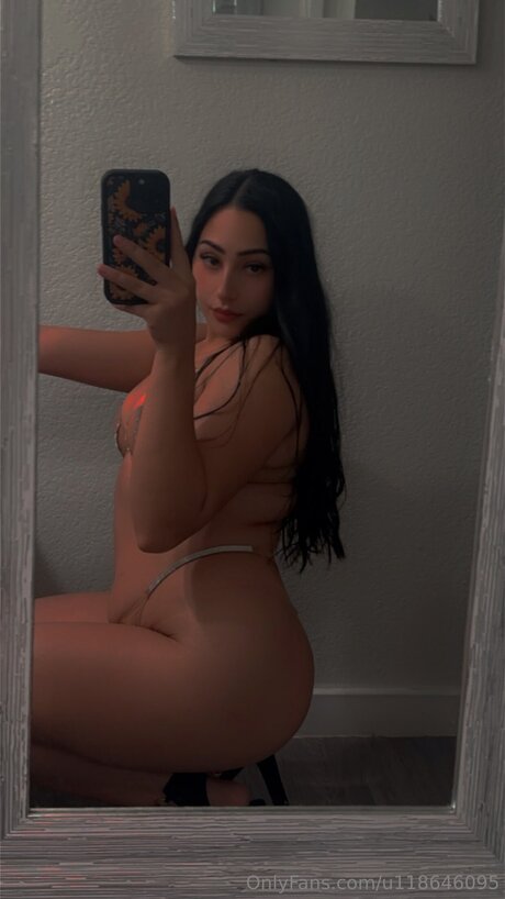 U118646095 erotic pornstar photo