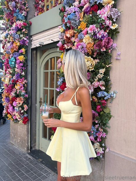 Jessieetrueman hot star pic