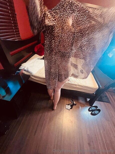 Breasty Beauty star nude pic