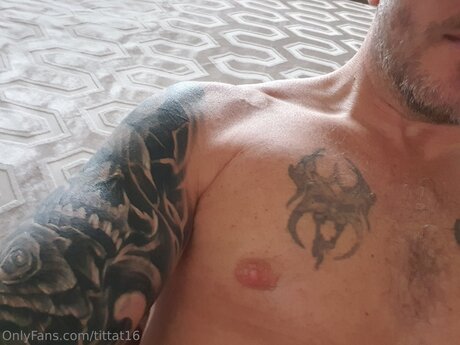 Tittat16 model sexy image