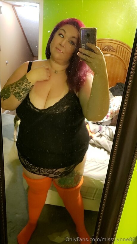 Miss Lynne86 model sexy pic