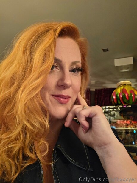 Foxxxyer model erotic images