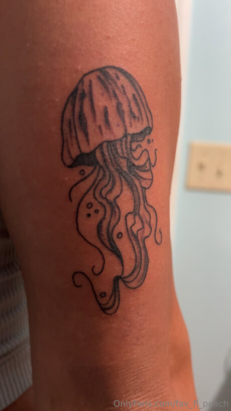 Fav Fl Peach sexy actress pics