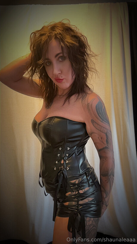 Shaunaleaaa pretty actress photo