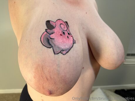 Brushesandboobies pornstar high quality picture