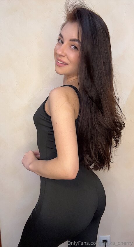 Anika Cherry model hd img