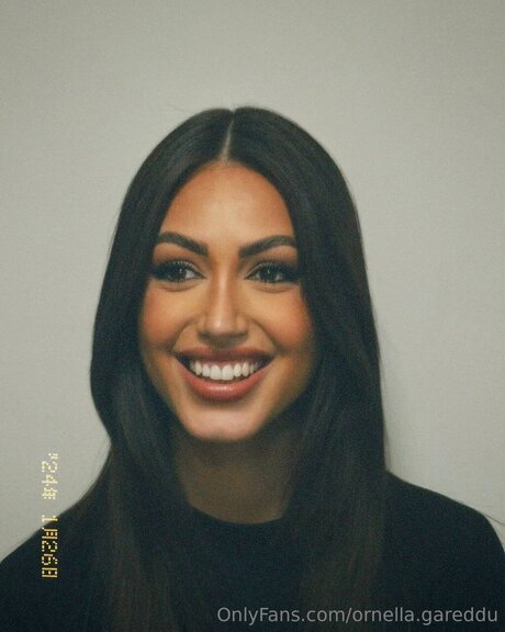 Ornella Gareddu model hot img