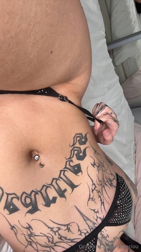 Adeleriou model nudes picture