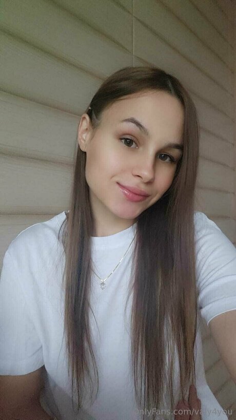 Valy4you nudes model image