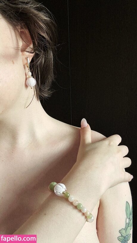 beezzz hot actress photo