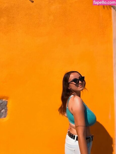 Oryvllmiee exclusive model image