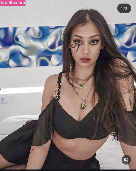 VDarquise pornstar naked img