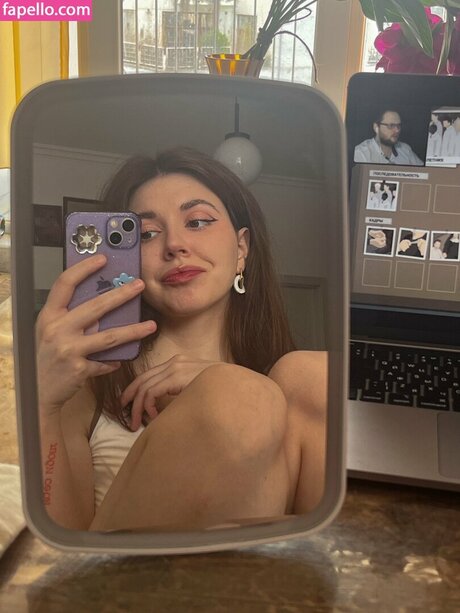 lunese me hot star img