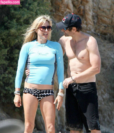 T a Leoni free actress galleries