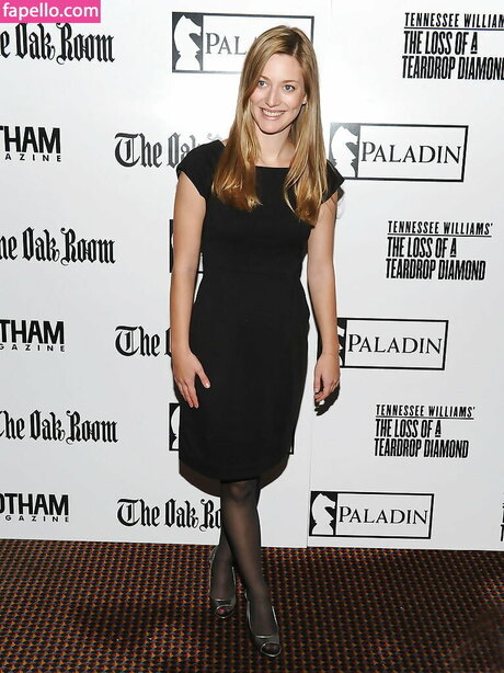 Zoe Perry model nude pic