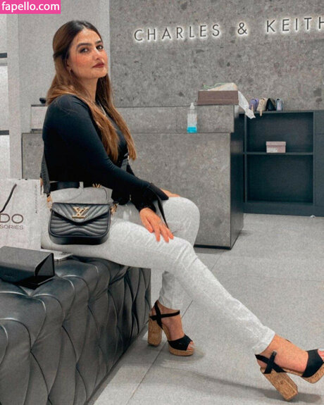 Sassy Poonam model perfect photo