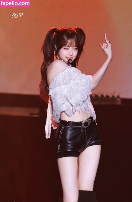 Hong Eunchae_ naked pornstar image