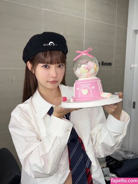 Hong Eunchae_ Profile pic