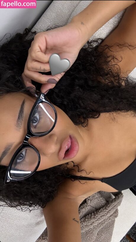 Manon Bannerman sexy actress pic