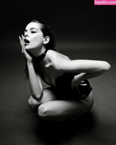 Xenaex naked model pictures