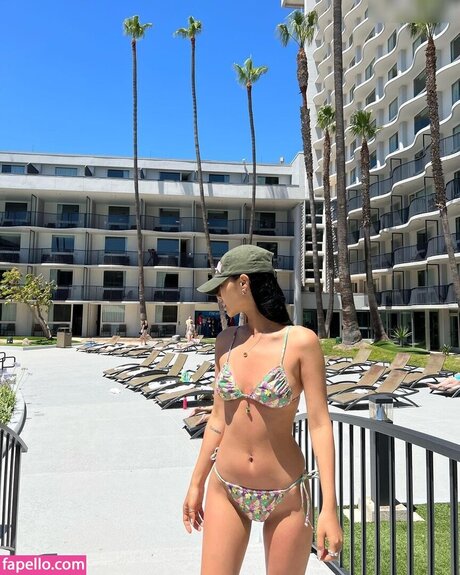 Chailee Son model nude images