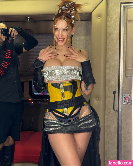 Eartheater sexy star gallery