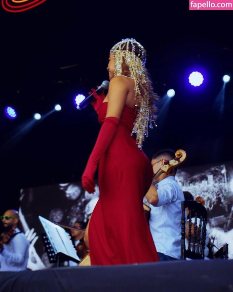 Clara Buarque model adult pic