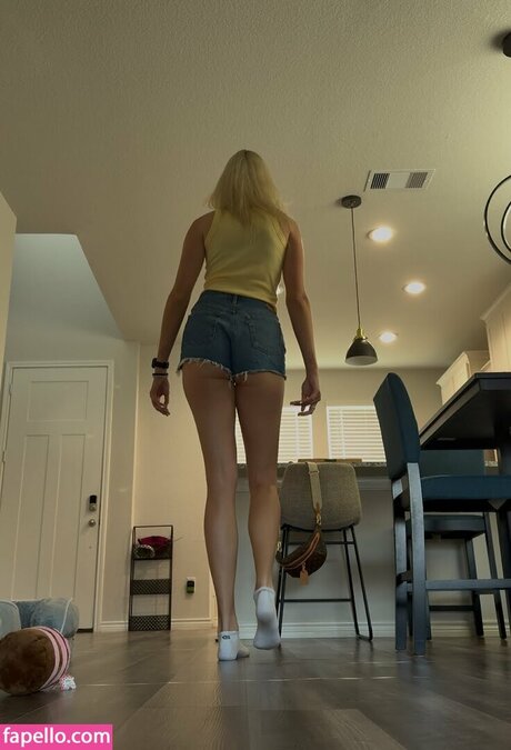 Amazon Allie sexy actress pics