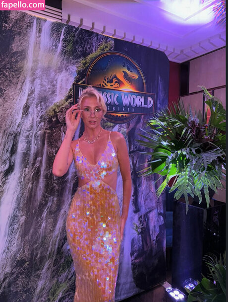 emwallbank free model pic