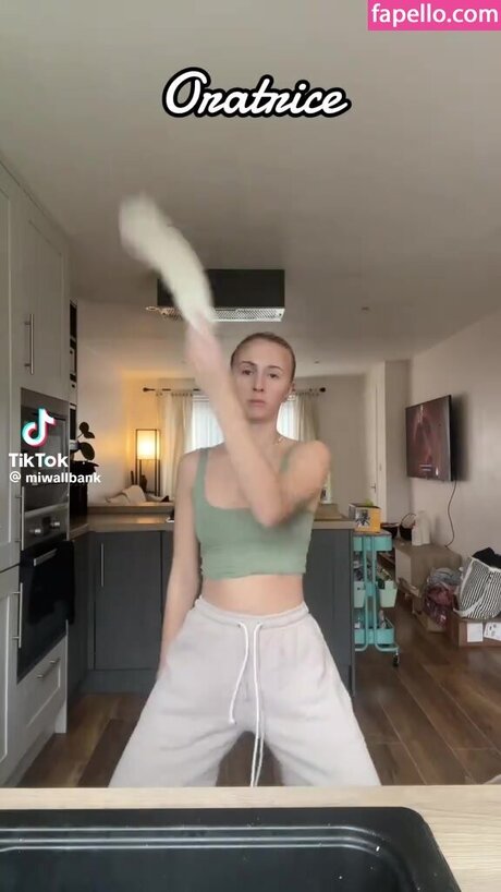 emwallbank pornstar pretty img