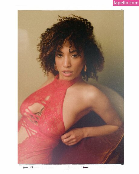 Melissa Patricia art model archive