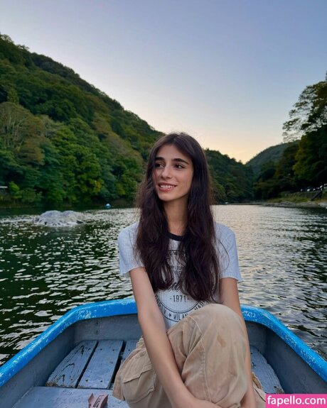 layla wa model top gallery