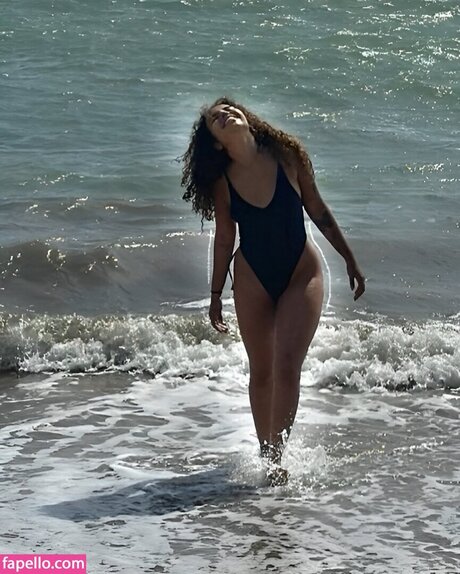 Giovanna Pitel hot actress photos