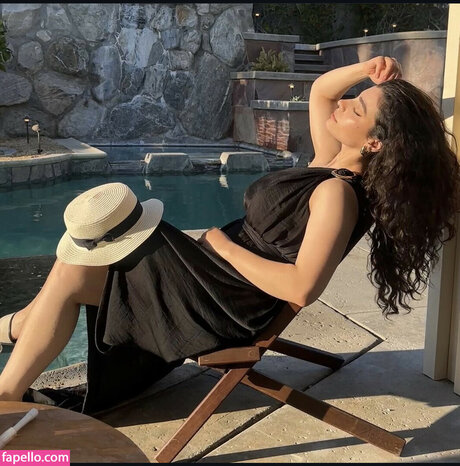 ayaattt pornstar top photo