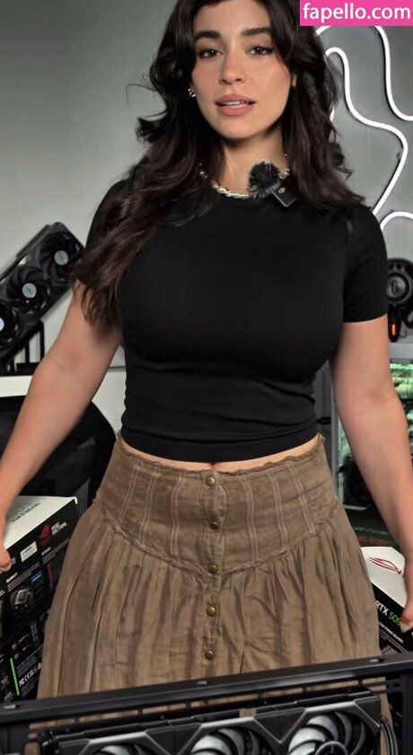 ayaattt nude star pics