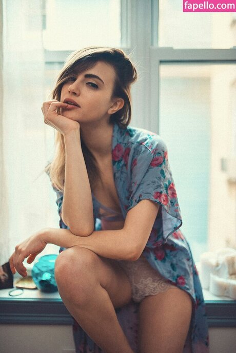 Charlotte Mckee sex model photos