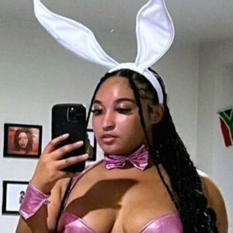 Melanadavids nude pornstar pic