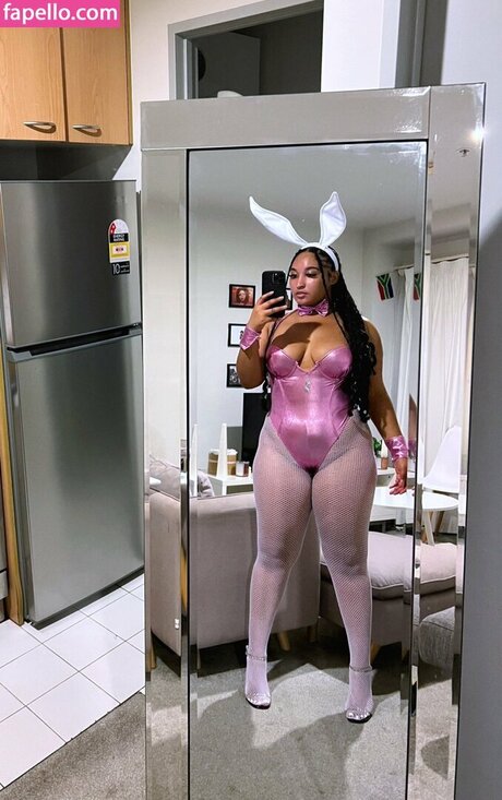 Melanadavids model naked pic