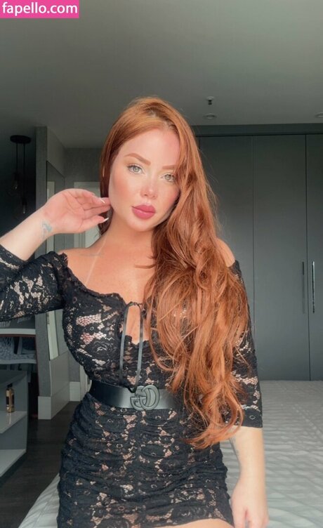 Isis Ruiva erotic pornstar archive