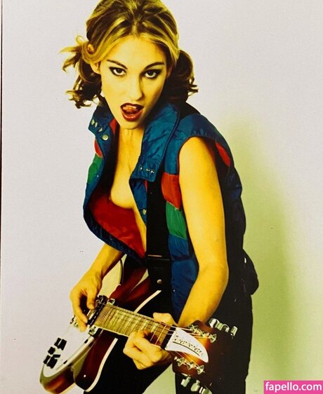 Amy Jo Johnson perfect actress images